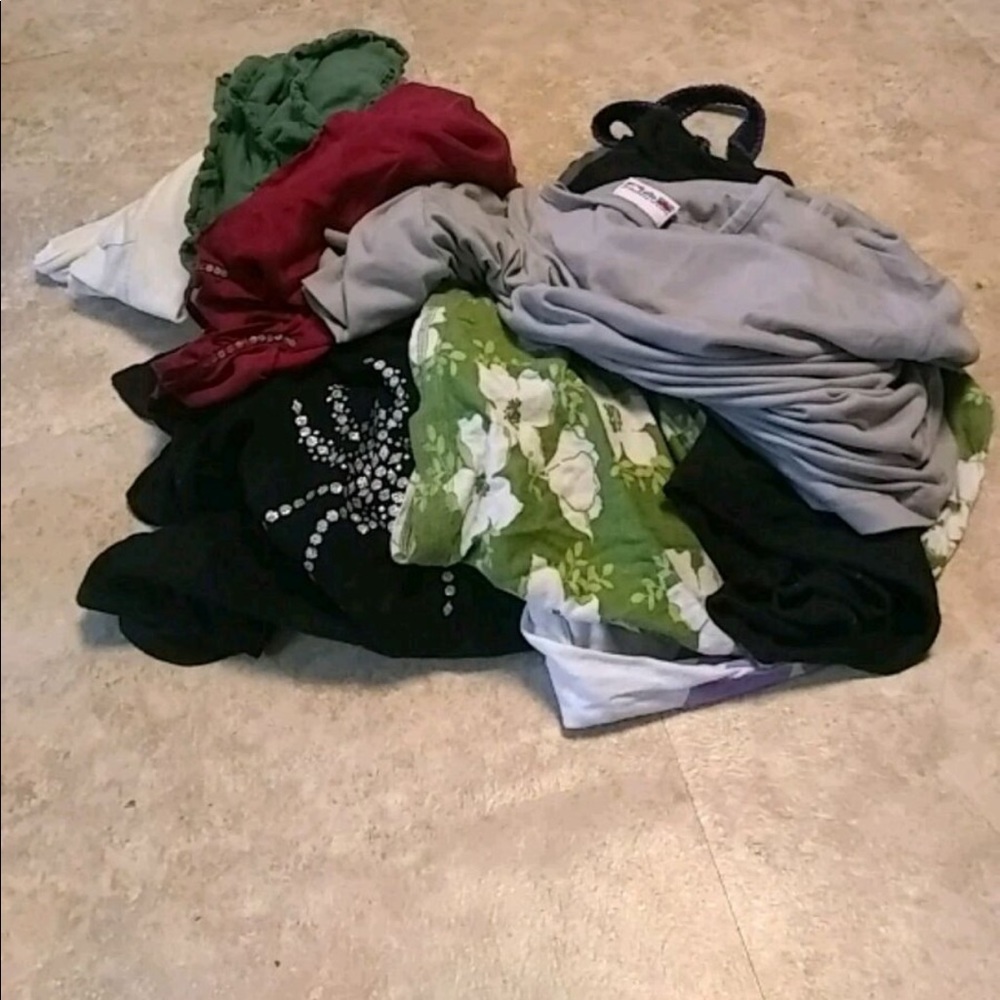 Women’s shirts 5 for 30$ nice shirts no stains